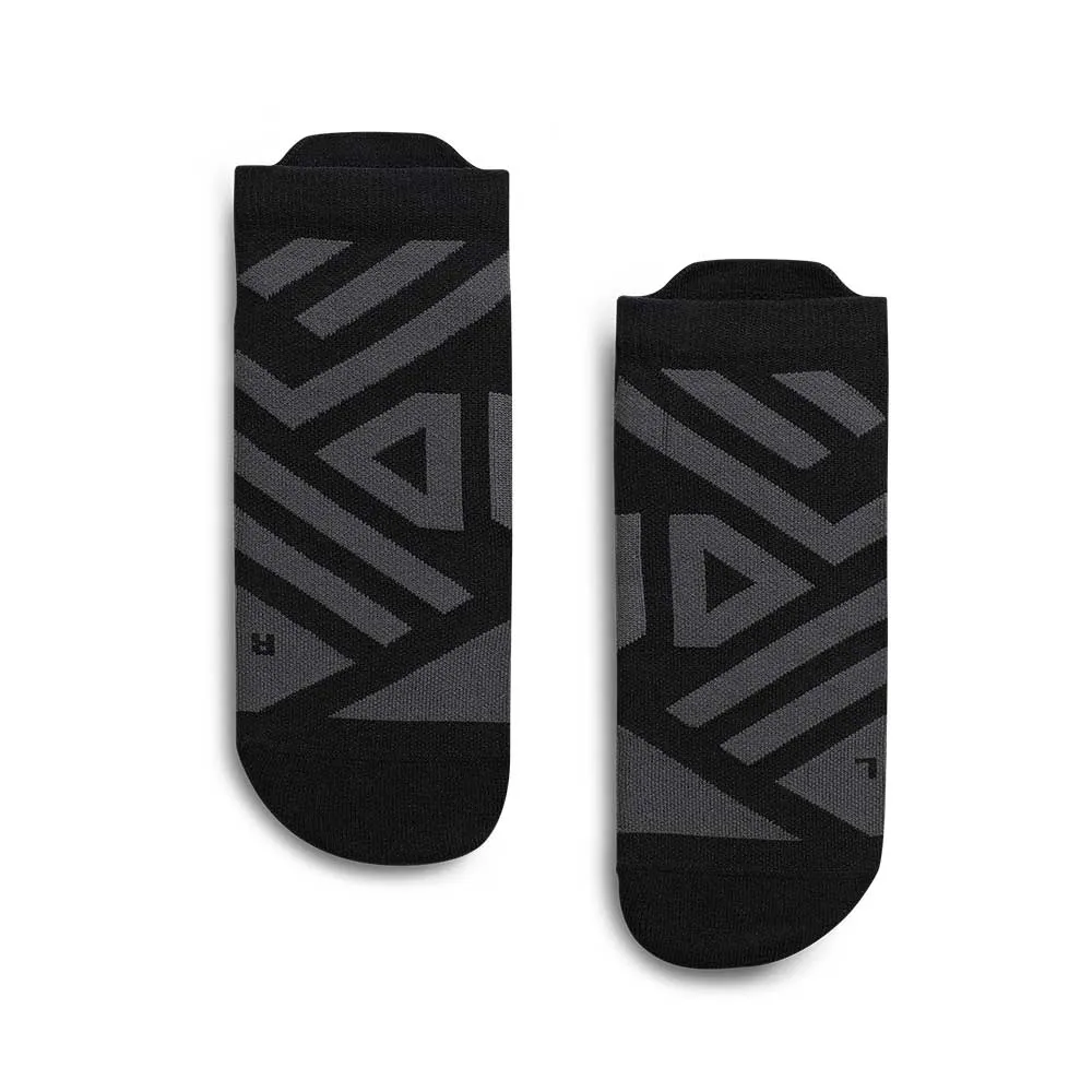 On Running Men's Performance Low Sock in Black Shadow